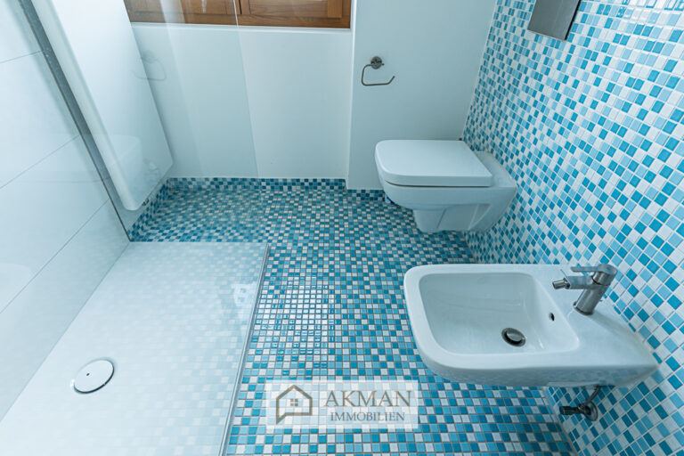 3.OG | Bad mit Bidet