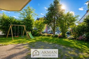 Eigner Garten mit Spielplatz