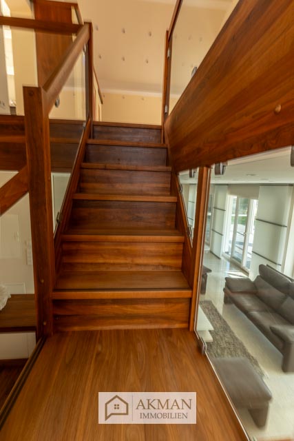 DG | Treppenaufgang ins DG