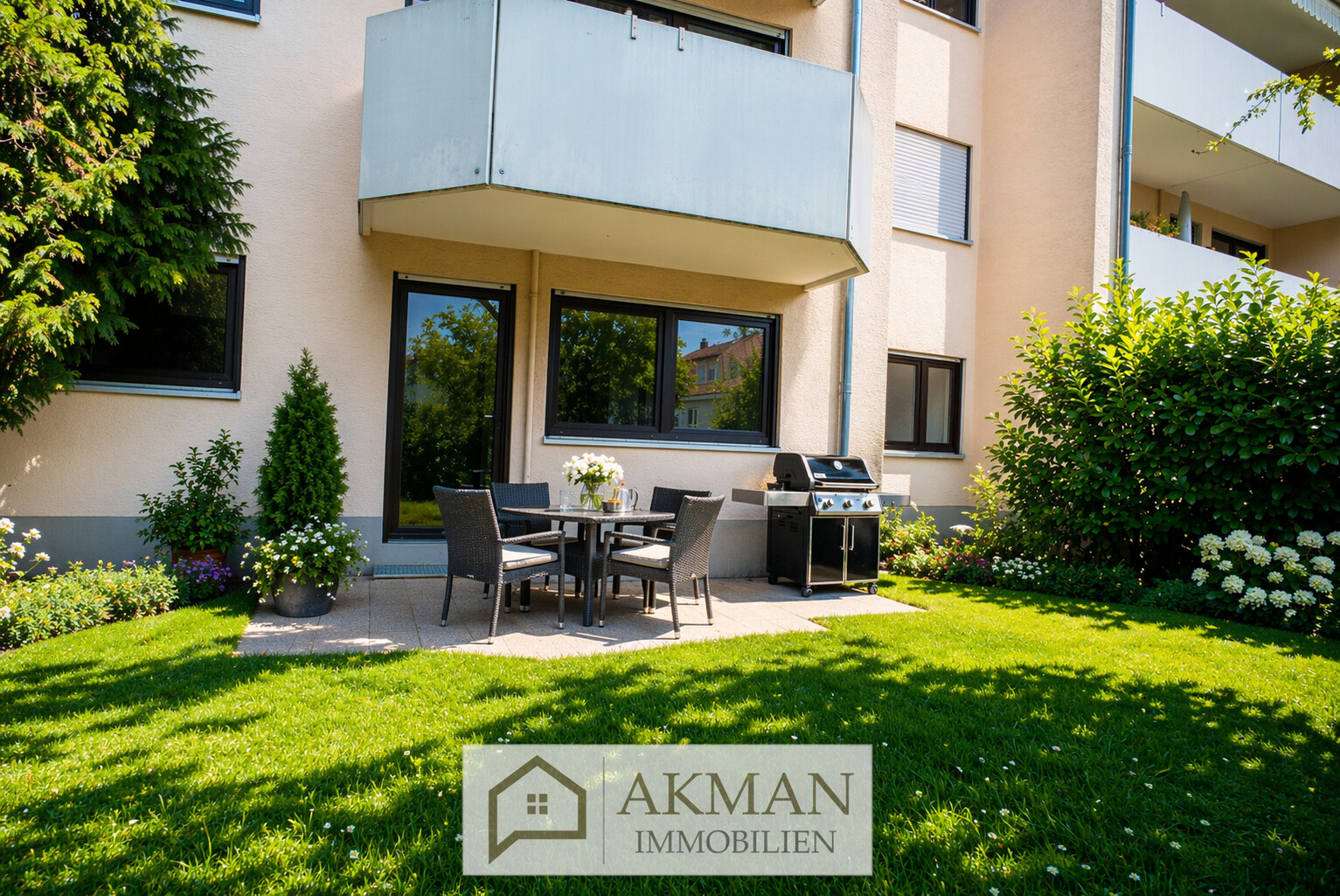 Eigener Garten mit Terasse