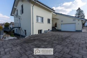 Blick auf die Garagen und Hof