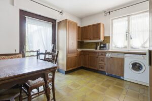 Küche mit Zugang Terrasse | EG